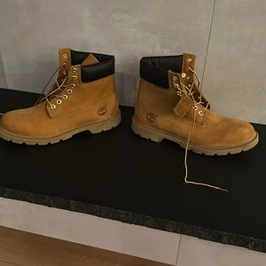 New never worn Men’s Timberland casual boot